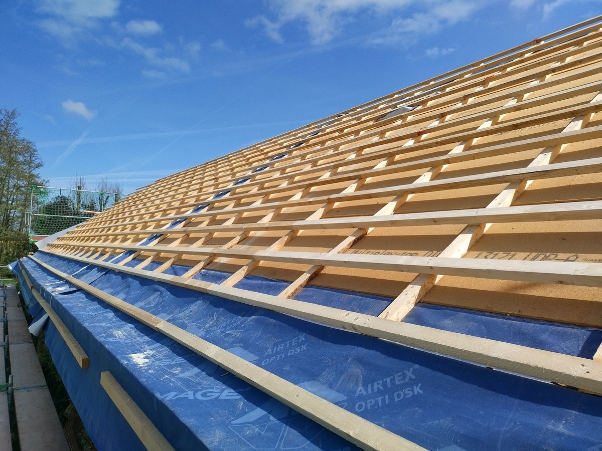 Ein Dachstuhl im Rohbau